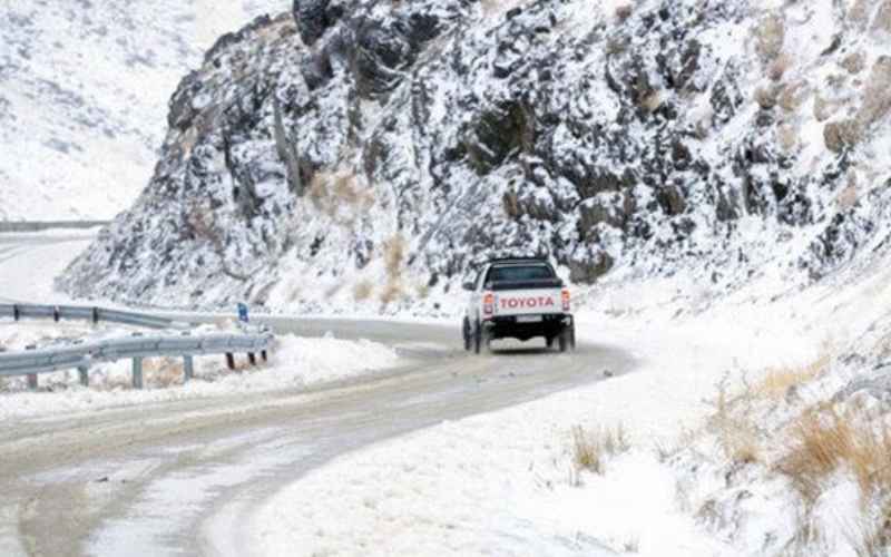  بارش برف و باران در جاده‌های ۱۵ استان کشور؛ انسداد ۸ محور 