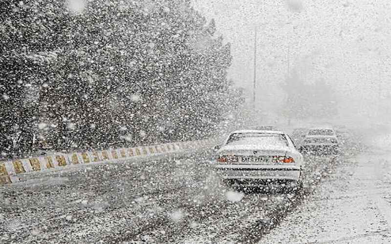  بارش برف و باران در جاده‌های ۱۵ استان کشور؛ انسداد ۸ محور 