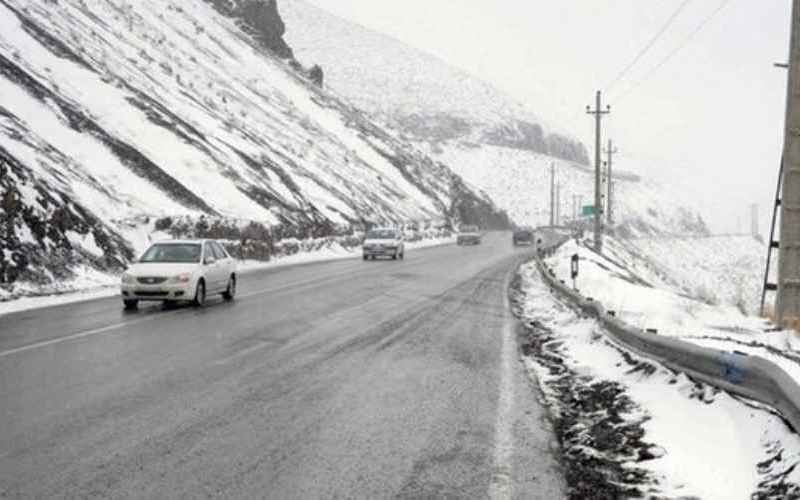 بارش برف و باران در جاده‌های ۱۲ استان کشور