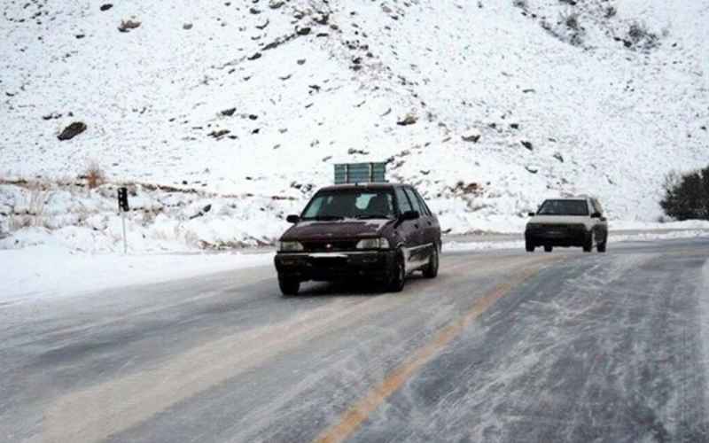  بارش برف و باران در جاده‌های ۱۱ استان کشور؛ انسداد ۷ جاده 