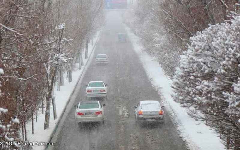  بارش برف و باران در جاده‌های ۲۶ استان کشور 