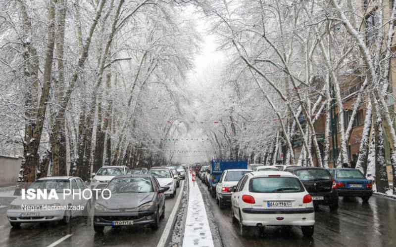 ترافیک نیمه سنگین در برخی بزرگراه‌های پایتخت/ هشدار پلیس نسبت به لغزندگی معابر