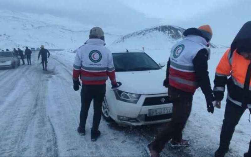 امدادرسانی به ۷۶۰۰ نفر و رهاسازی ۶۸۹ خودرو از برف طی سه روز گذشته