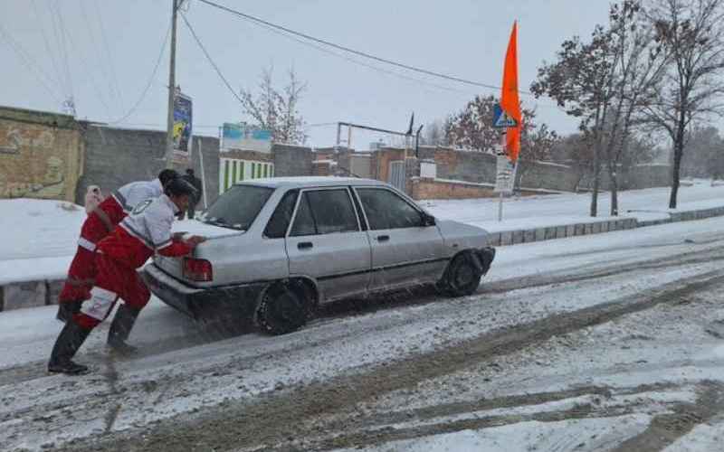 امدادرسانی هلال احمر به بیش از ۱۵ هزار نفر در برف و کولاک