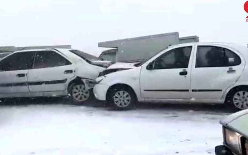  واکنش پلیس مشهد به فیلم دلخراش تصادف زنجیره ای در جاده برفی مشهد مربوط + فیلم 