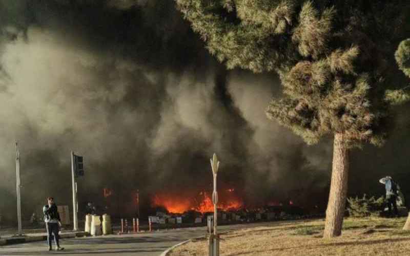 آتش‌سوزی انبار بزرگ پلاستیک در جاده خاوران 