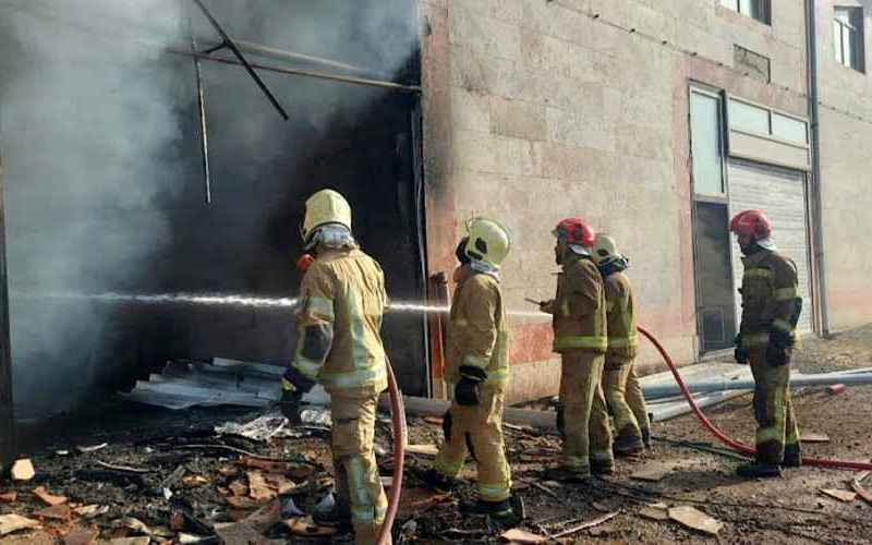  سه نفر در حادثه آتش سوزی انبار پلاستیک در خاور شهر جان باختند 