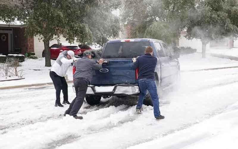 نکات ایمنی برای رانندگی در برف و سرمای شدید