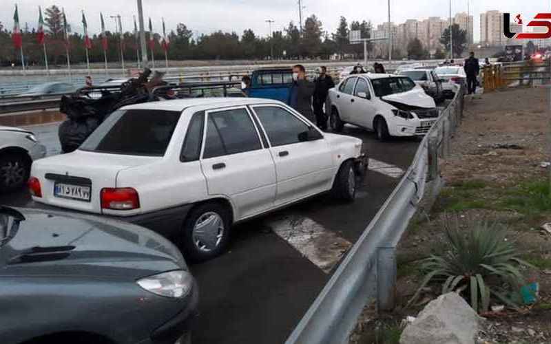 تصادف زنجیره ای 3 خودرو در جاده شوشتر به دزفول / 8 زن و مرد بچه راهی بیمارستان شدند + جزییات