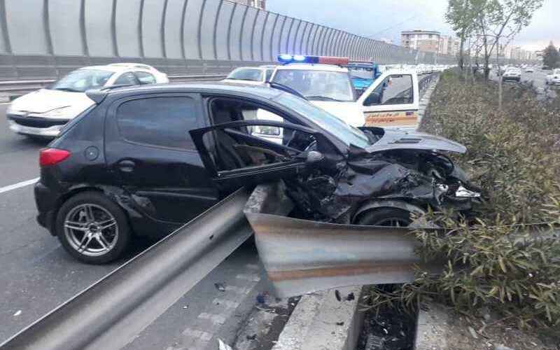  عدم توجه به جلوی راننده ۲۰۶ حادثه ساز شد  