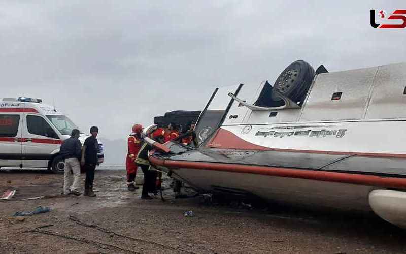 تصادف خونین اتوبوس مسافربری با تریلی در جاده مهریز + وضعیت مصدومان