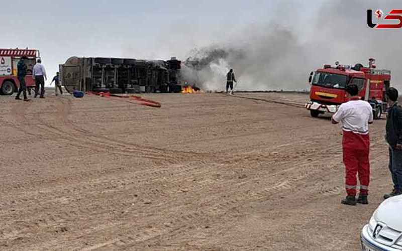 واژگونی تانکر حمل سوخت در محور شادمهر به مهنه/ آتش سوزی موجب مسدود شدن جاده شد