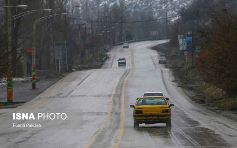 بارش باران در جاده‌های ۱۰ استان کشور