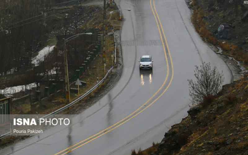 بارش باران در جاده‌های ۹ استان/ مه‌گرفتگی در ۳ محور منتهی به شمال